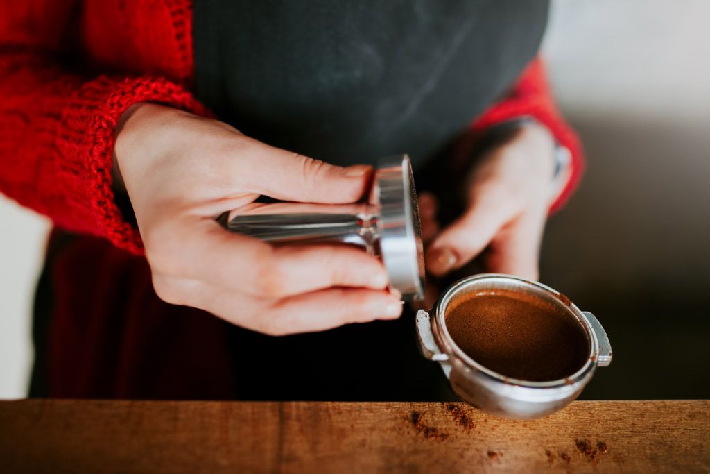 5 věcí, které musíte vědět o espressu Pěkchování espressa temperem