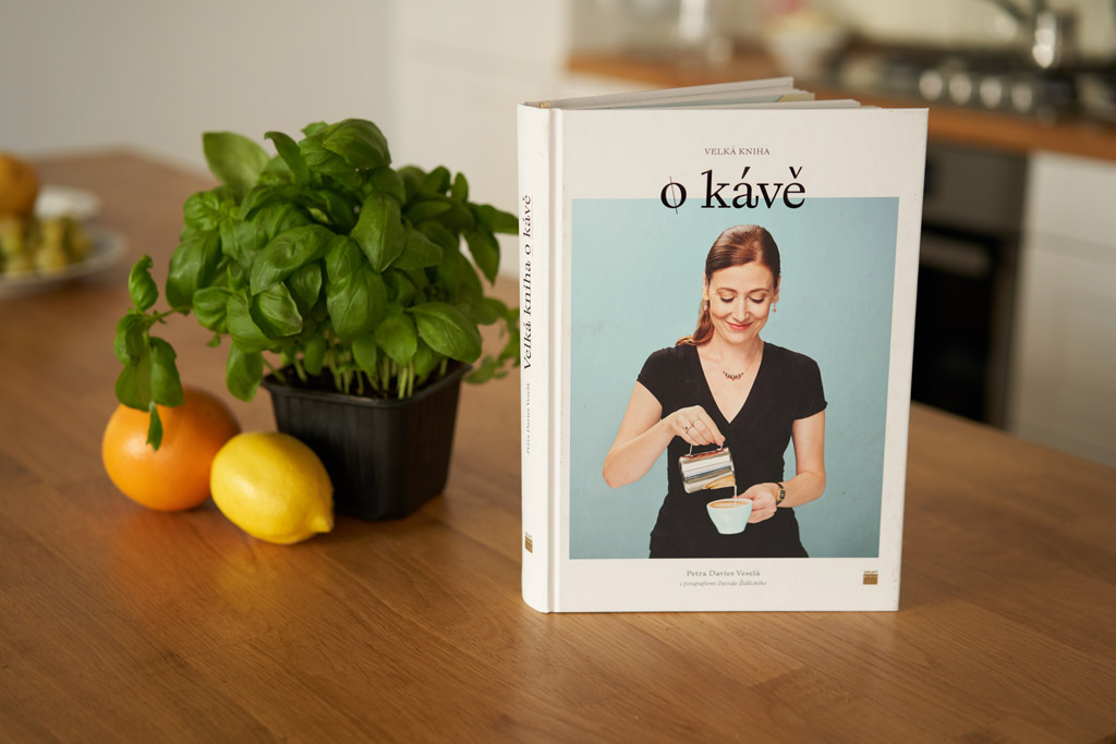 Knihy o kávě: 6 titulů, které by vám v knihovně neměly chybět Knihy o kávě: 6 titulů, které by vám v knihovně neměly chybět